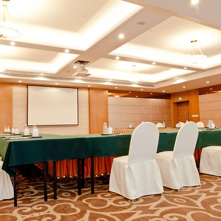 Holiday Inn Shanghai Pudong, an IHG Hotel Bagian luar foto