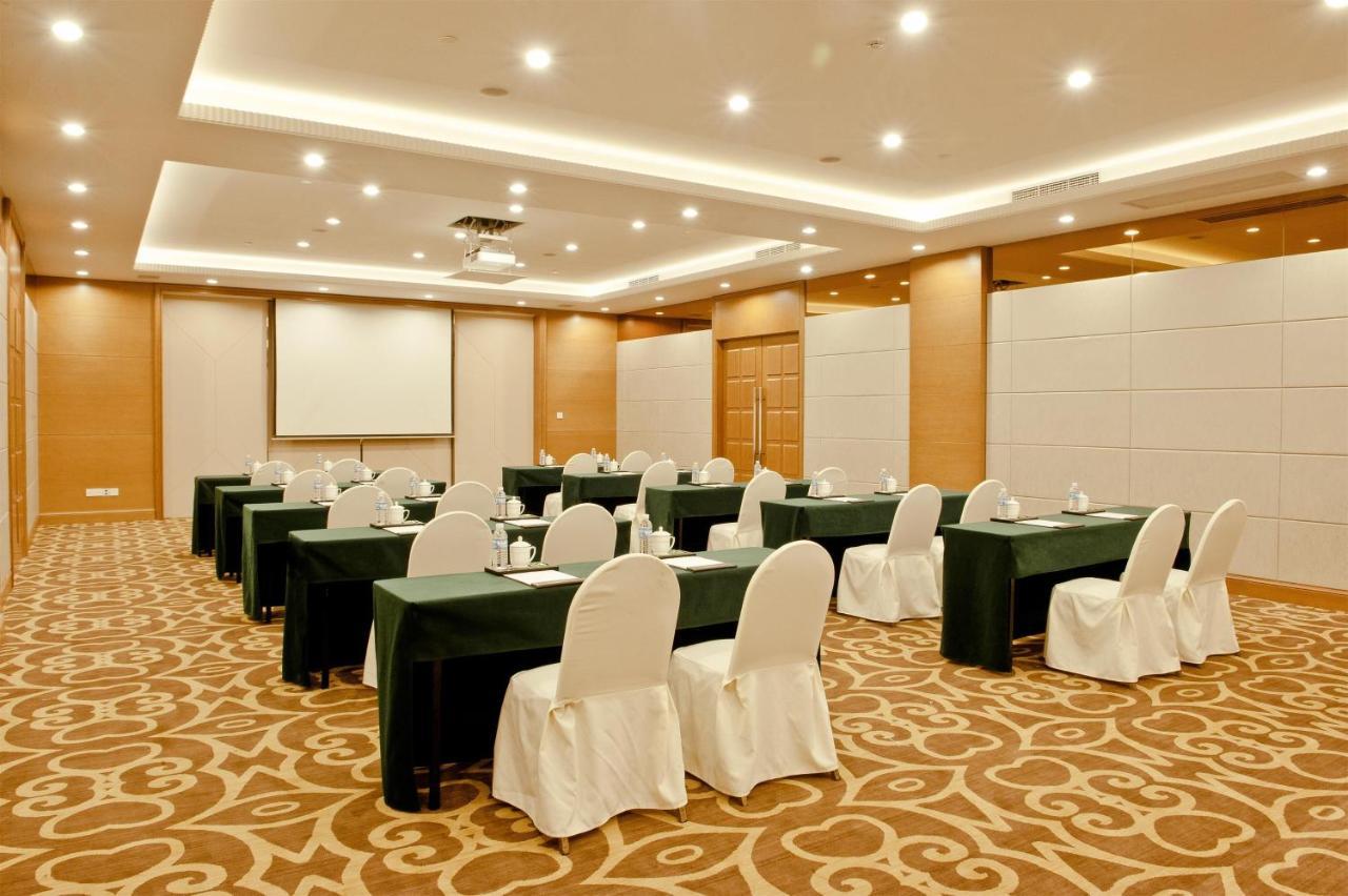 Holiday Inn Shanghai Pudong, an IHG Hotel Bagian luar foto