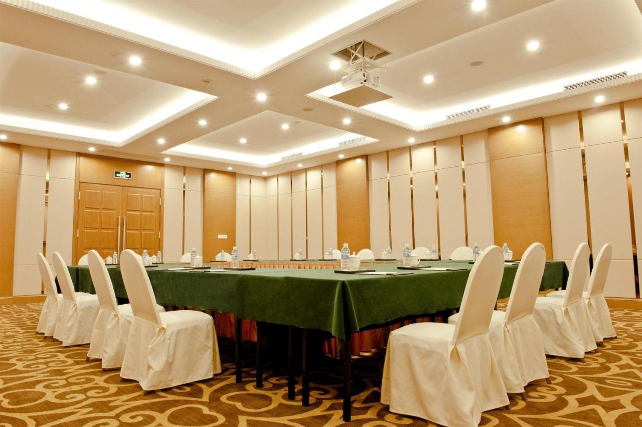 Holiday Inn Shanghai Pudong, an IHG Hotel Bagian luar foto