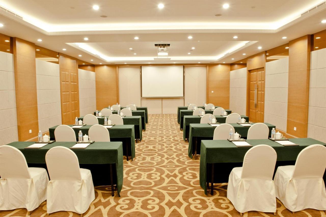 Holiday Inn Shanghai Pudong, an IHG Hotel Bagian luar foto