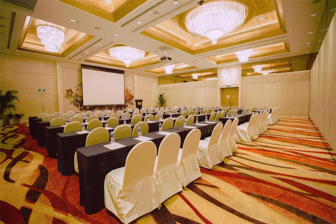 Holiday Inn Shanghai Pudong, an IHG Hotel Bagian luar foto