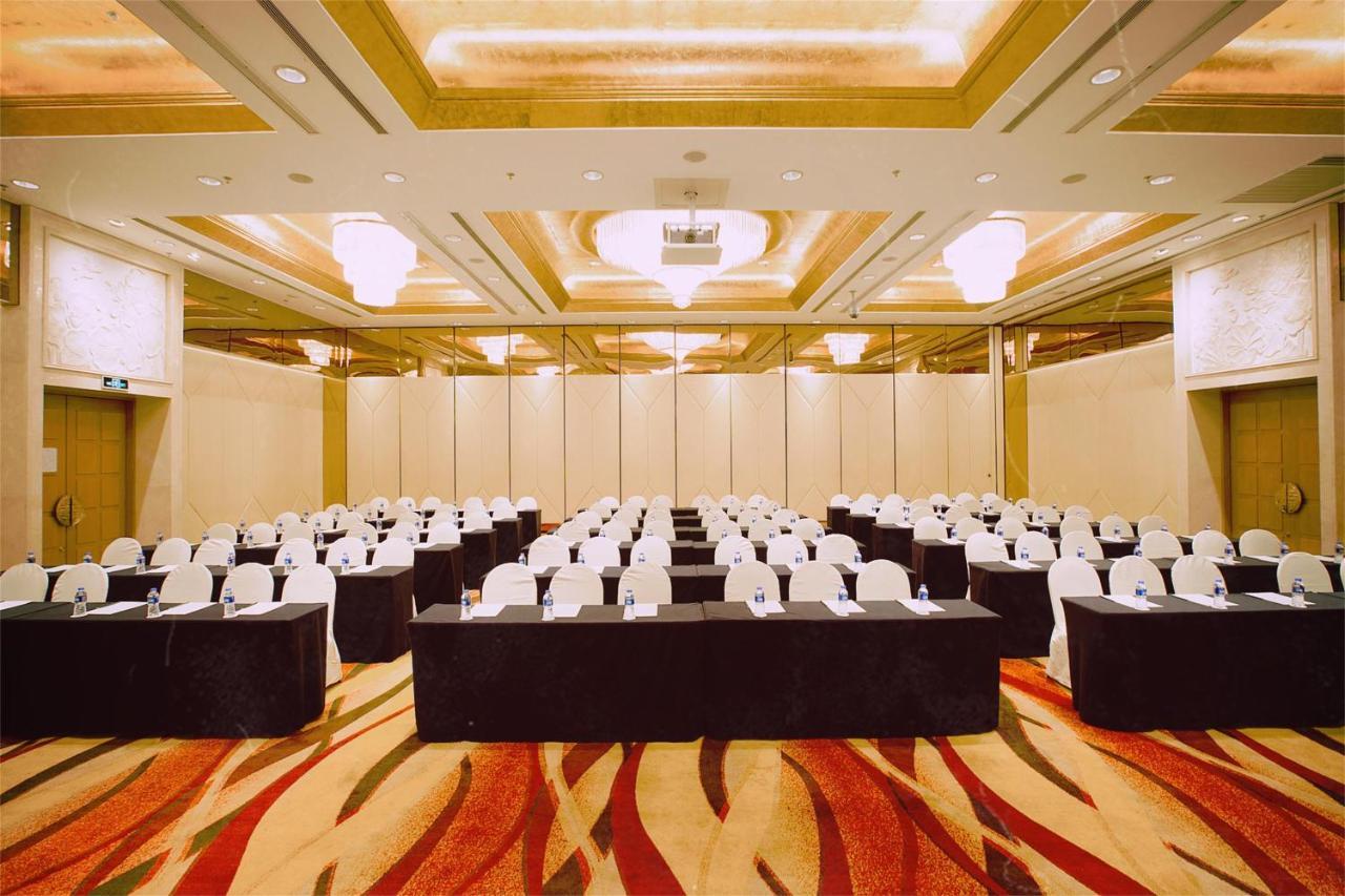 Holiday Inn Shanghai Pudong, an IHG Hotel Bagian luar foto