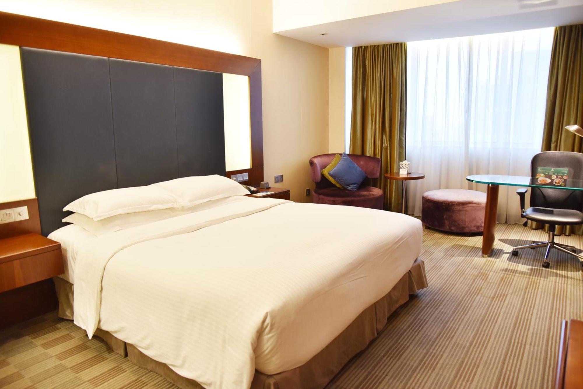 Holiday Inn Shanghai Pudong, an IHG Hotel Bagian luar foto