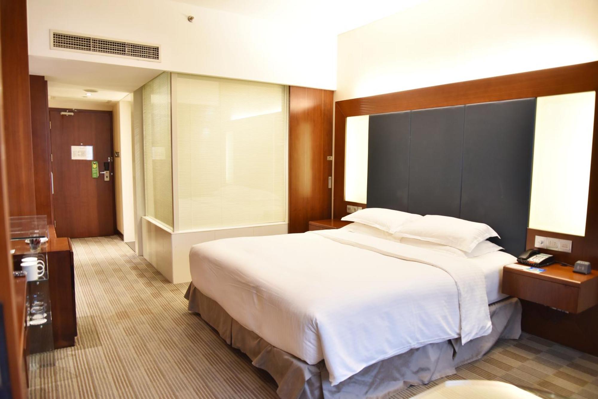 Holiday Inn Shanghai Pudong, an IHG Hotel Bagian luar foto